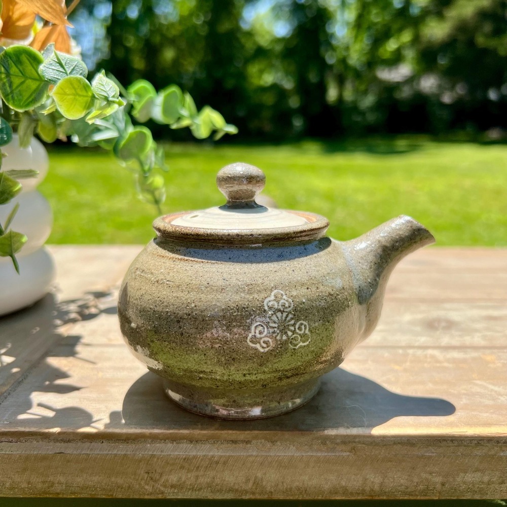 Vintage Pottery Japanese Small TeaPot - Picture 4 of 9